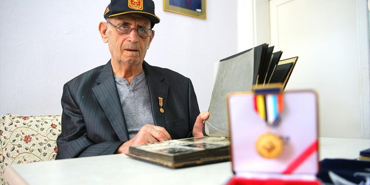 Savaşa Gönüllü Giden 95 Yaşındaki Kore Gazisi, Madalyasını Onurla Taşıyor