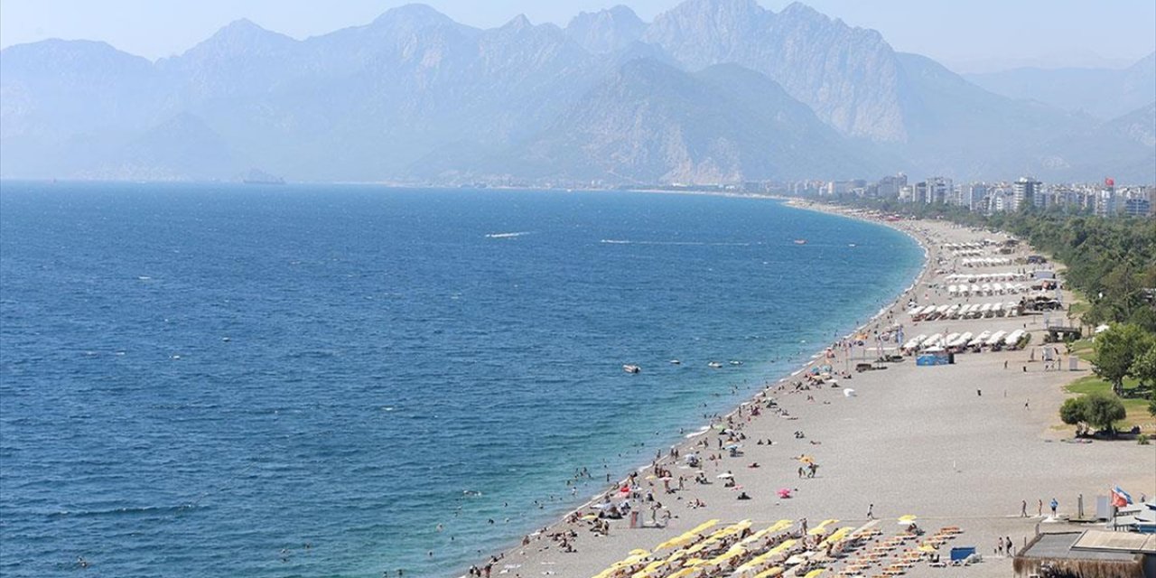 Antalya Sahillerinde Yoğunluk Sürüyor