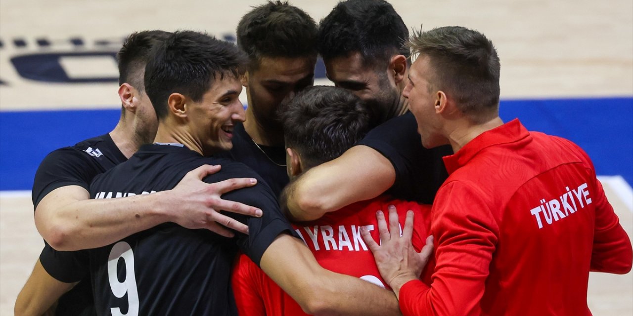 2025 Dünya Şampiyonası'nda 3'te 3 Yapan Milli Takım, Son 16 Turuna Grup Lideri Olarak Yükseldi