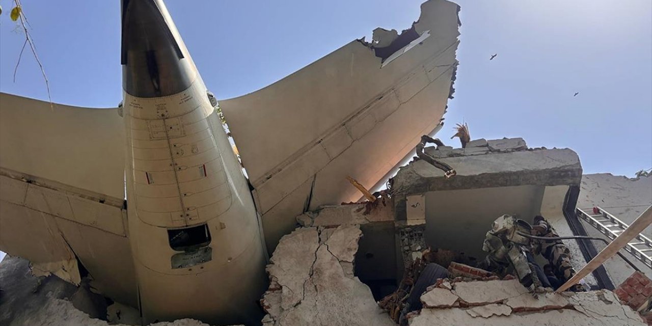 Hindistan'da 260 Kişinin Öldüğü Uçak Kazası İçin Aileler Boeing ve Honeywell'e Dava Açtı