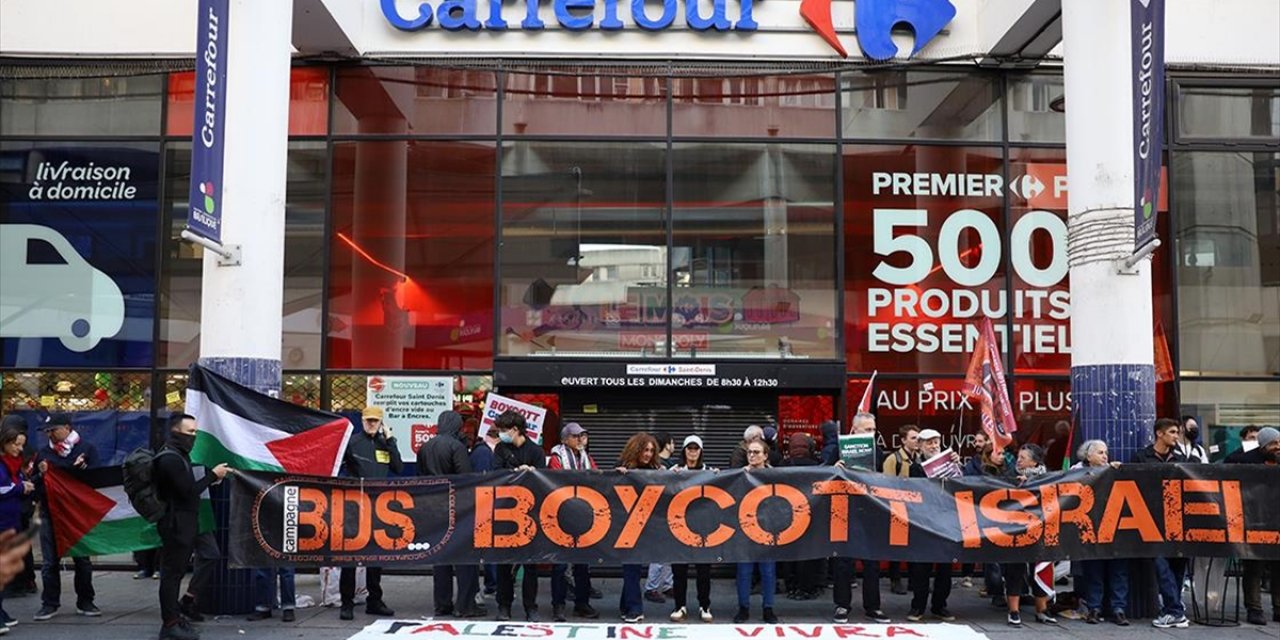 Fransa'da Göstericiler, İsrail'i Desteklediği Gerekçesiyle Carrefour Şubesinin Önünde Eylem Yaptı