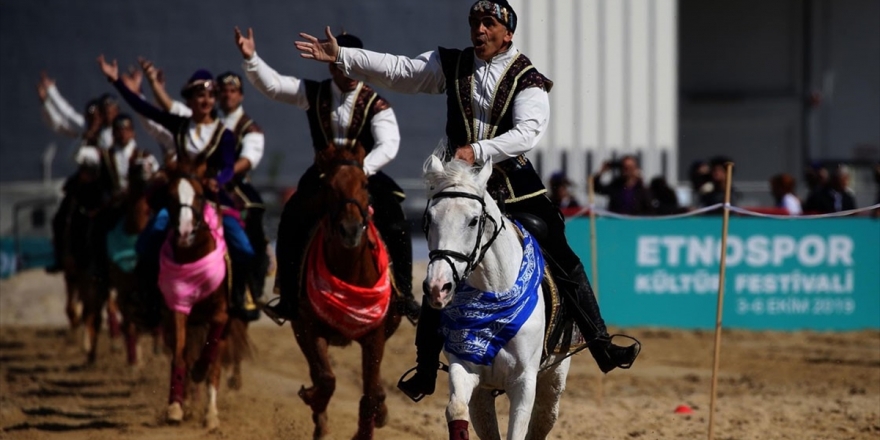 4. Etnospor Kültür Festivali'nde Azerbaycan-Karabağ At Gösterisi Büyük İlgi Gördü