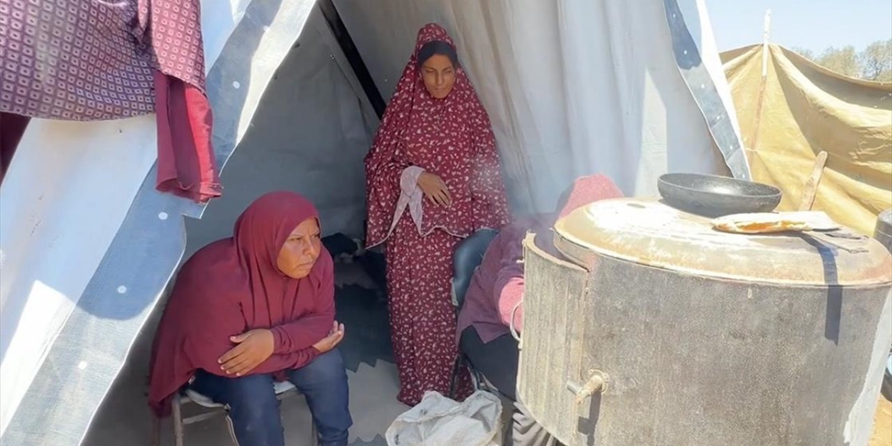 Gazze'de İsrail'in Saldırılarından Kaçanlar, İnsan Onuruna Yakışmayan Şartlarda Yaşamaya Çalışıyor