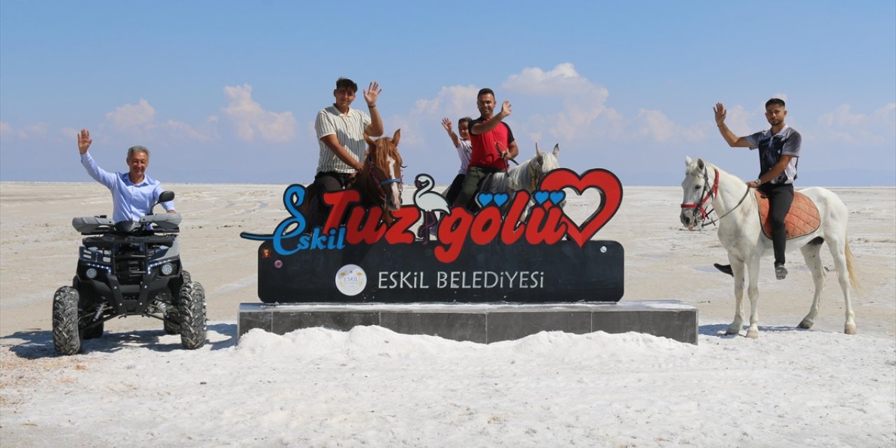 Tuz Gölü'nde 40 Kıl Çadırdan Oluşan Tesisteki "Tuz Odaları" Alternatif Tatil İmkanı Sunuyor