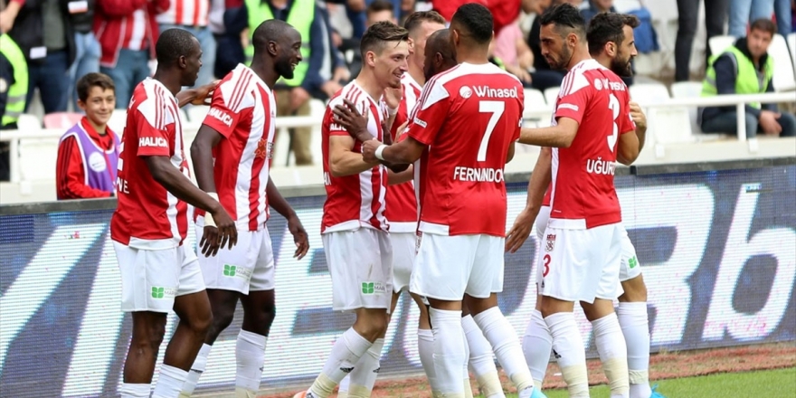 Sivasspor Evinde Farklı Kazandı