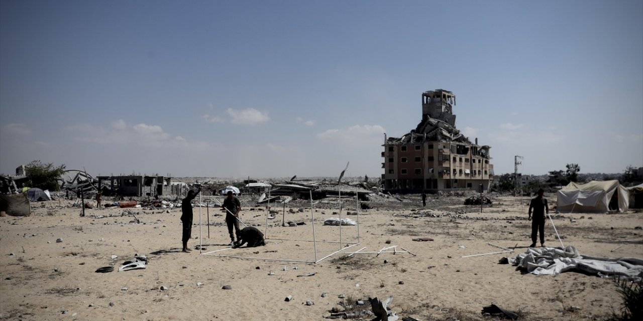 İsrail'in Göçe Zorladığı Filistinliler, Gidebilecekleri Son Kara Parçası Sahilde Yaşama Tutunuyor