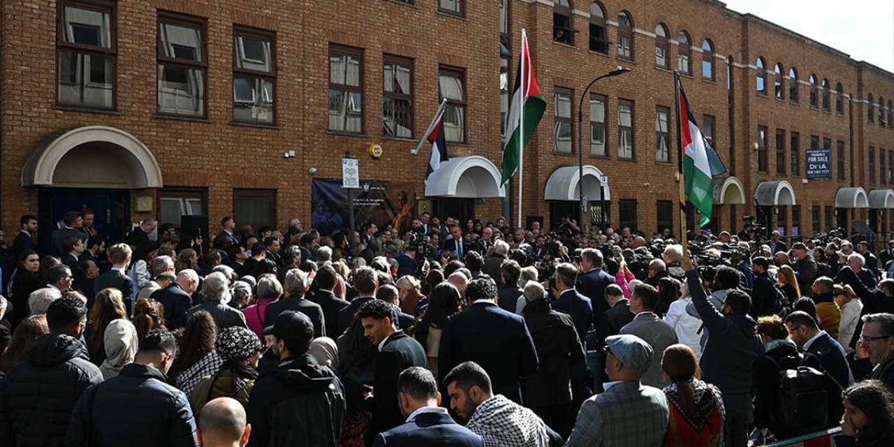 İngiltere'nin Filistin Devleti'ni Tanımasının Ardından Londra Temsilciliğinde Bayrak Töreni Yapıldı