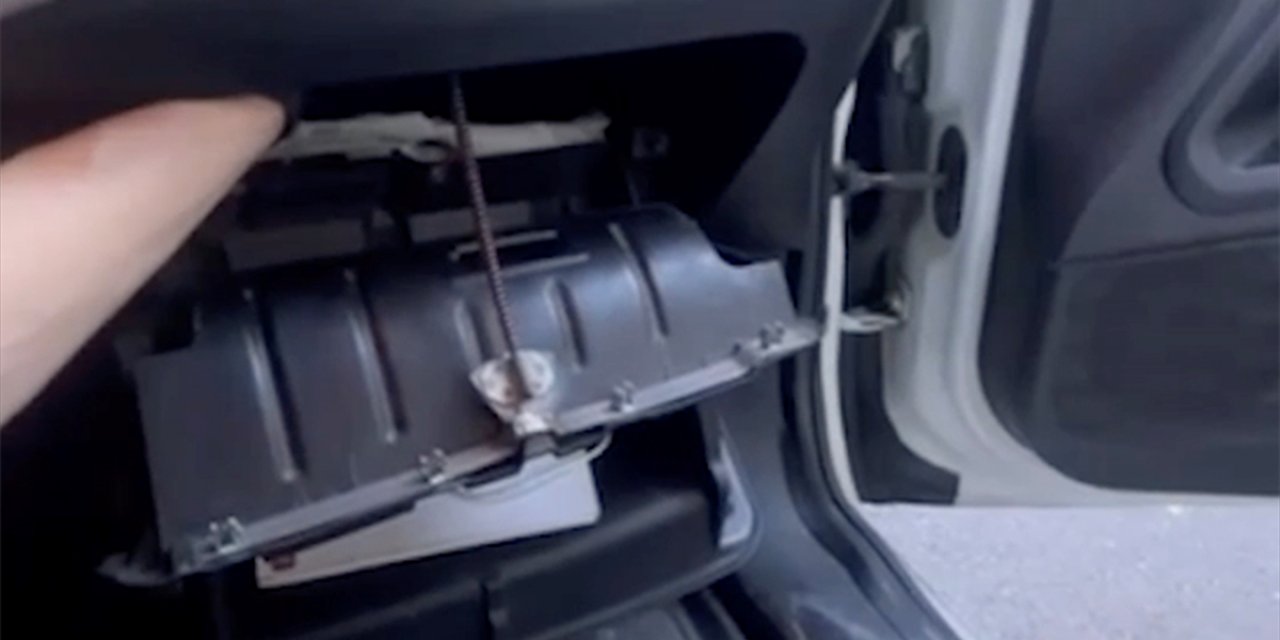 İstanbul'da Mıknatısla Açılan Özel Düzenekte Uyuşturucu Bulunan Otomobilin Sürücüsü Yakalandı