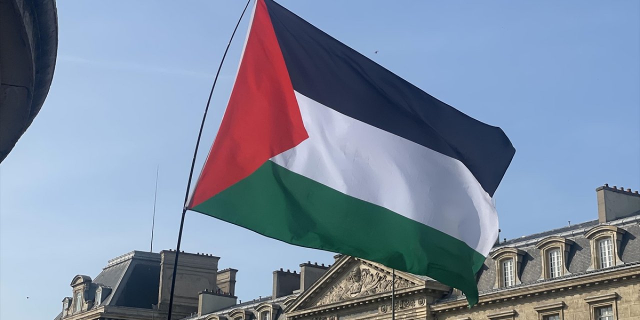Filistin Devleti'ni Tanıma Hazırlığında Olan Fransa'da 21 Belediyede Filistin Bayrağı Asıldı