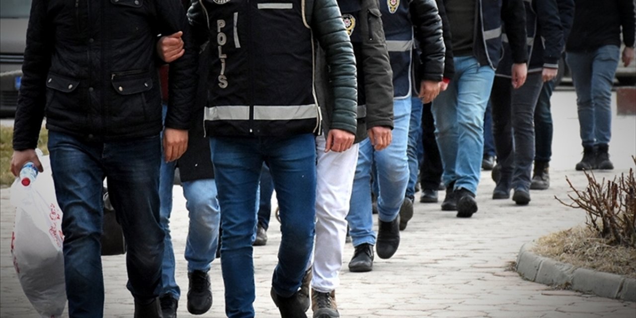 İzmir'de Fetö'ye Yönelik Operasyonda 10 Şüpheli Yakalandı