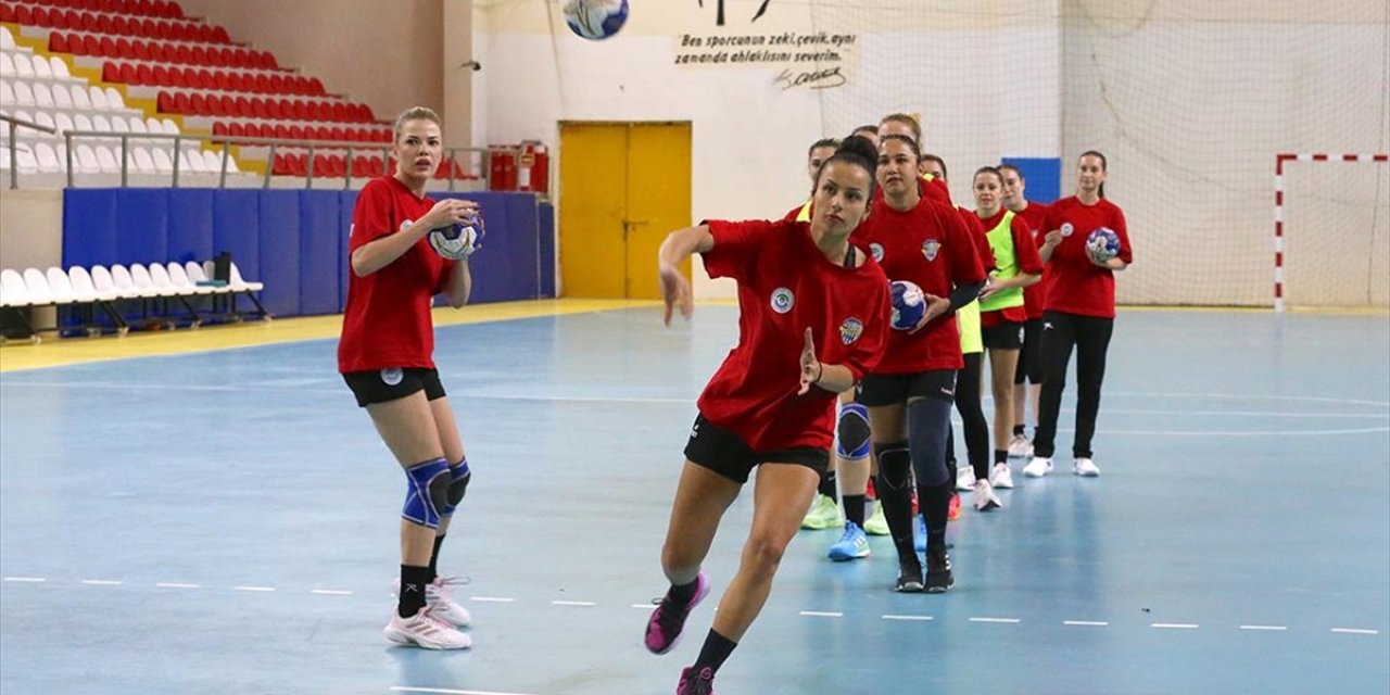 Hentbol Kadınlar Süper Ligi'nin Yeni Ekibi Odunpazarı'nın Hedefi İlk Dört