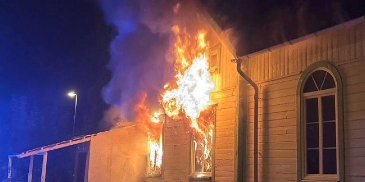 İsveç'te Bir Camide Çıkan Yangında Kundaklama Şüphesi