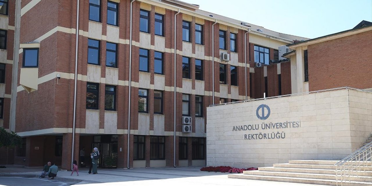 Anadolu Üniversitesi Kariyerine Yön Vermek İsteyenlere İkinci Üniversite Fırsatı Sunuyor