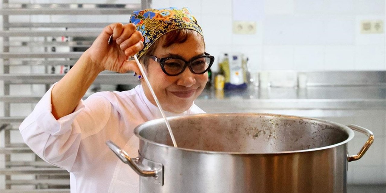 Taylandlı Şef Ülkesinin Mutfağının Gönüllü Elçiliğini Yapıyor