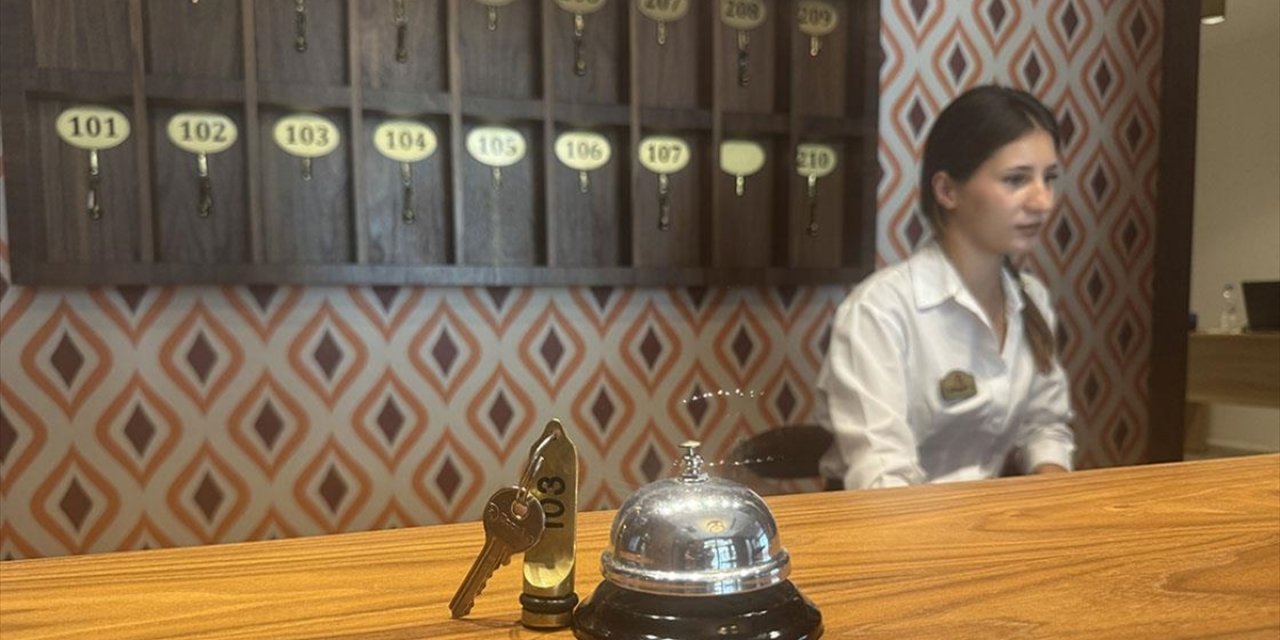 Antalya'daki Otelin Konsepti Misafirlerini 1970'li Yıllara Götürüyor