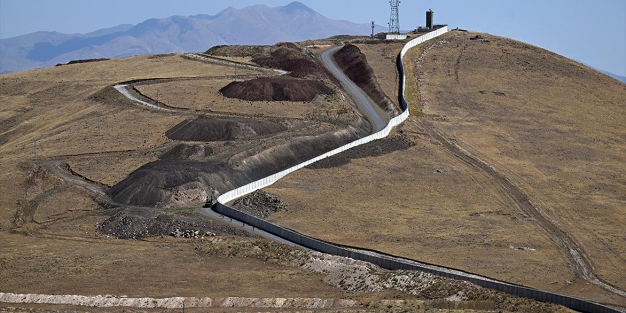 Van-İran Sınırında İnşa Edilen Güvenlik Duvarının 204 Kilometresi Tamamlandı