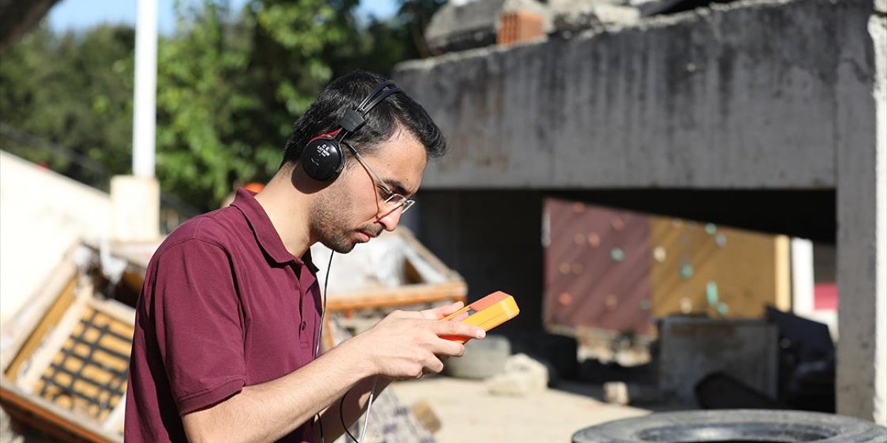 Geliştirilen Cihaz Depremde Enkazdakilerin Yerini Tespit Edip İletişim Kurulmasını Sağlıyor