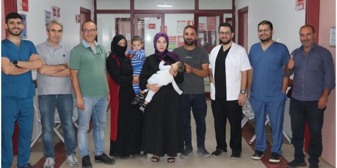 Diyarbakır'da İki Bebek Biyonik Kulak Ameliyatıyla İlk Kez Duymaya Başladı