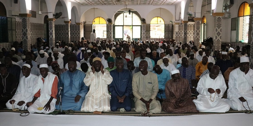 Senegal’de Bir Asırdır Susmayan Zikir: Hadarat-ul Cuma