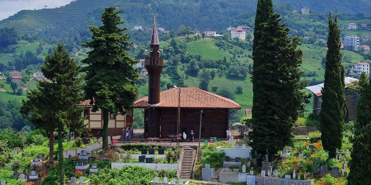 Trabzon'un Yüzlerce Yıllık Camileri Taş ve Ahşap Sanatının Zengin Örneklerini Sergiliyor