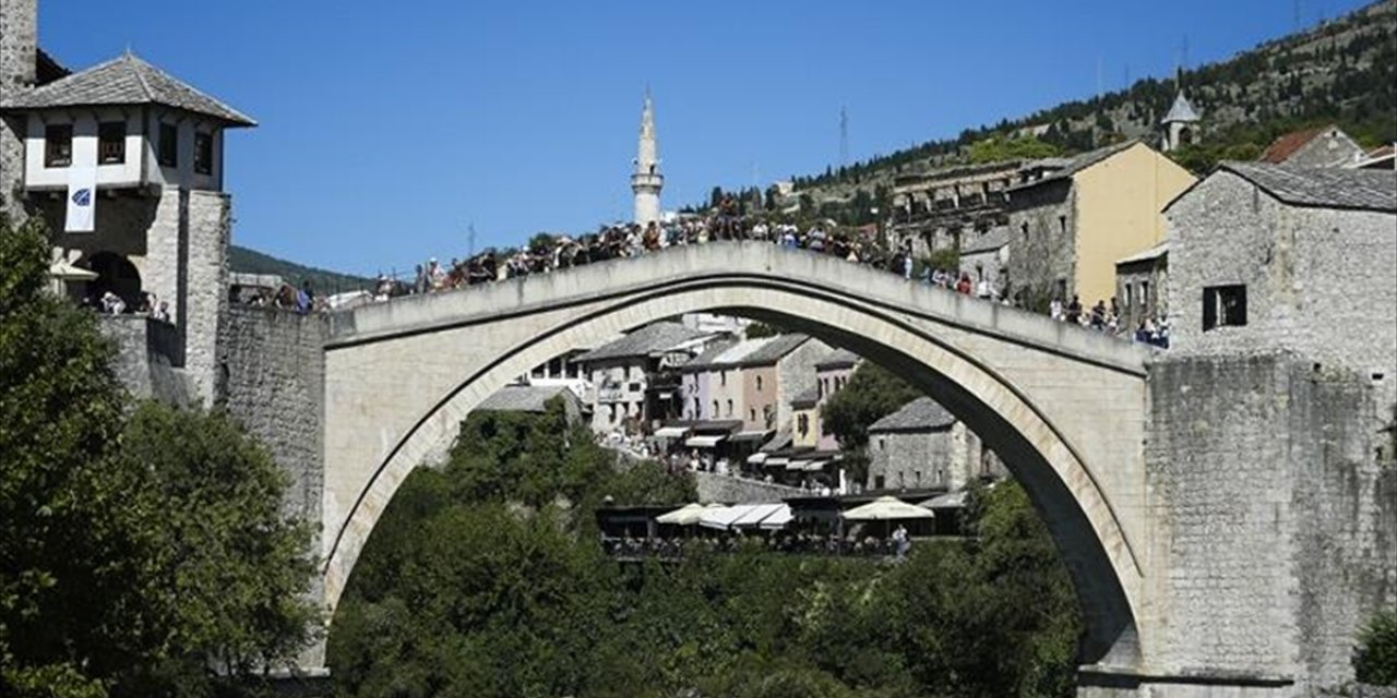 Bosna Hersek'te Osmanlı Mirası Köprüye Ev Sahipliği Yapan Mostar, Her Mevsim Turistlerin Uğrak Noktası