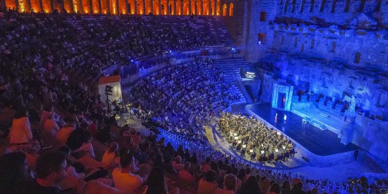 "Tosca" Operası Aspendos Antik Tiyatrosu'nun Tarihi Atmosferinde Sahnelendi