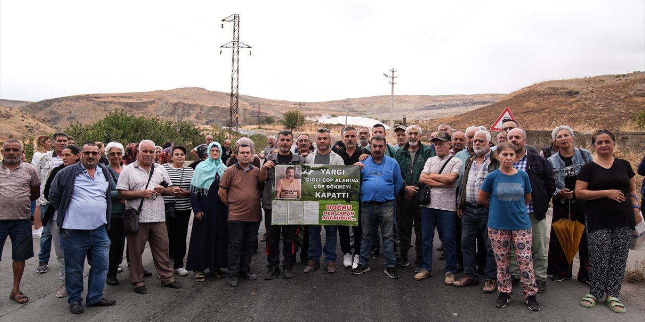 İzmir'de Mahalle Sakinleri Çöp Depolama Alanının Yolunu Kapattı