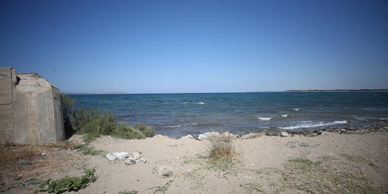 Çanakkale'de Arkeologlar Denizin İçindeki Duvar Kalıntısının İzini Sürüyor