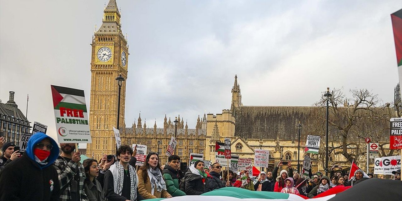 İngiltere'de İktidar Partisi Üyeleri Hükümeti Gazze'de Soykırımı Kabul Etmeye Çağırdı