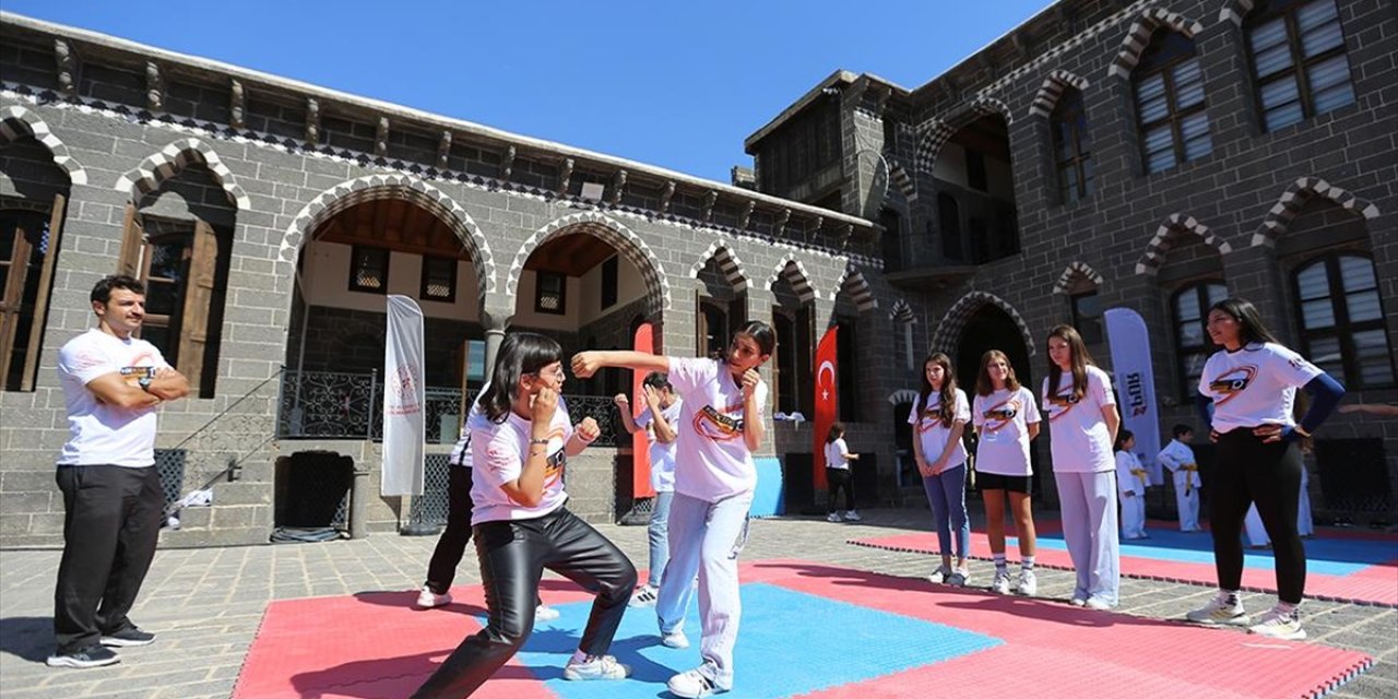 Diyarbakır'da Tarihi Mekanlar Sporun Ritmiyle Canlandı