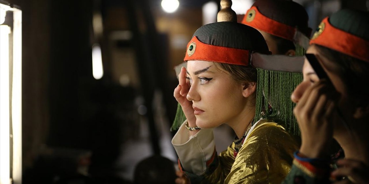 Opera ve Bale Sanatçıları En İyi Performans İçin Perde Arkasında Zamanla Yarışıyor