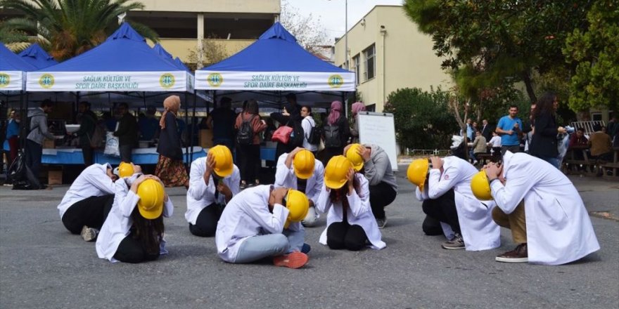 İstanbul Tıp Fakültesi Öğrencilerinden Deprem Protestosu: Yaşama Hakkımızın Sağlanmasını İstiyoruz