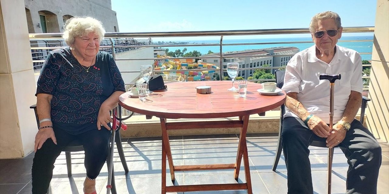 Alman Çift 28 Yıldır Tatil İçin Antalya'yı Tercih Ediyor