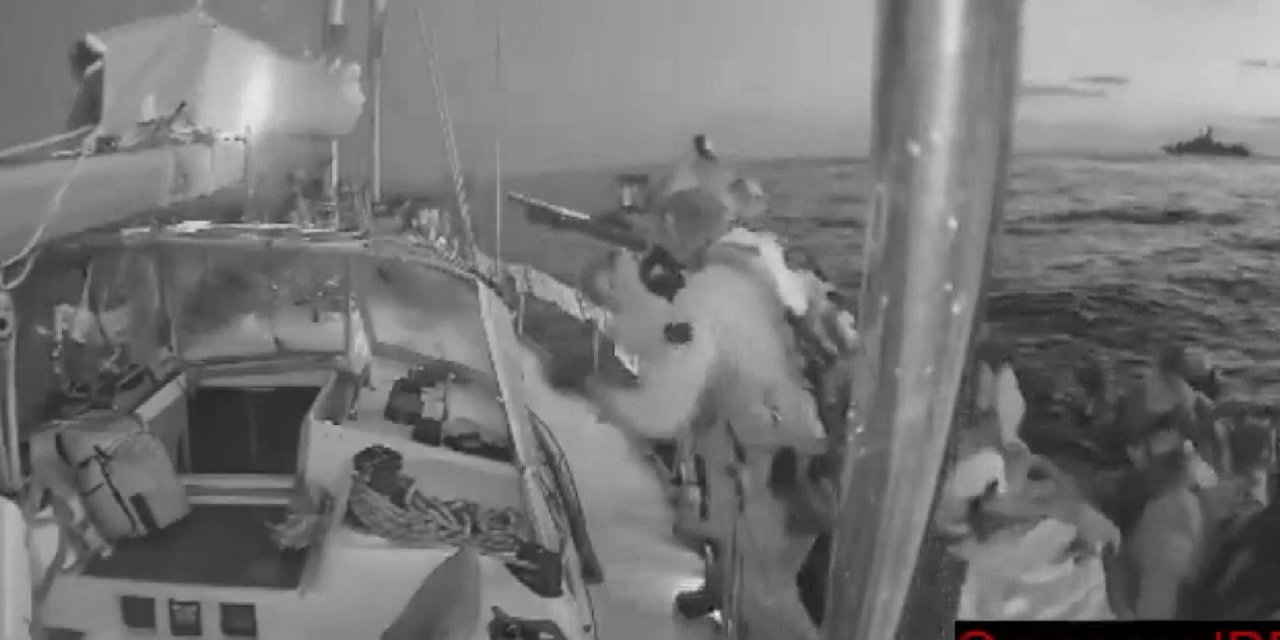 Askerlerin Gemiye Çıkış Anı Kamerada: İsrail, Sumud Filosuna Baskın Düzenledi!