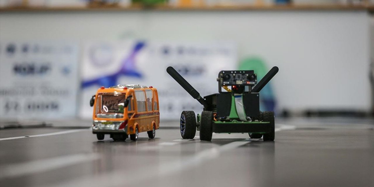 Meslek Liseliler Tasarladıkları Mini Otonom Araçla Uluslararası Yarışmalarda Zirveyi Hedefliyor