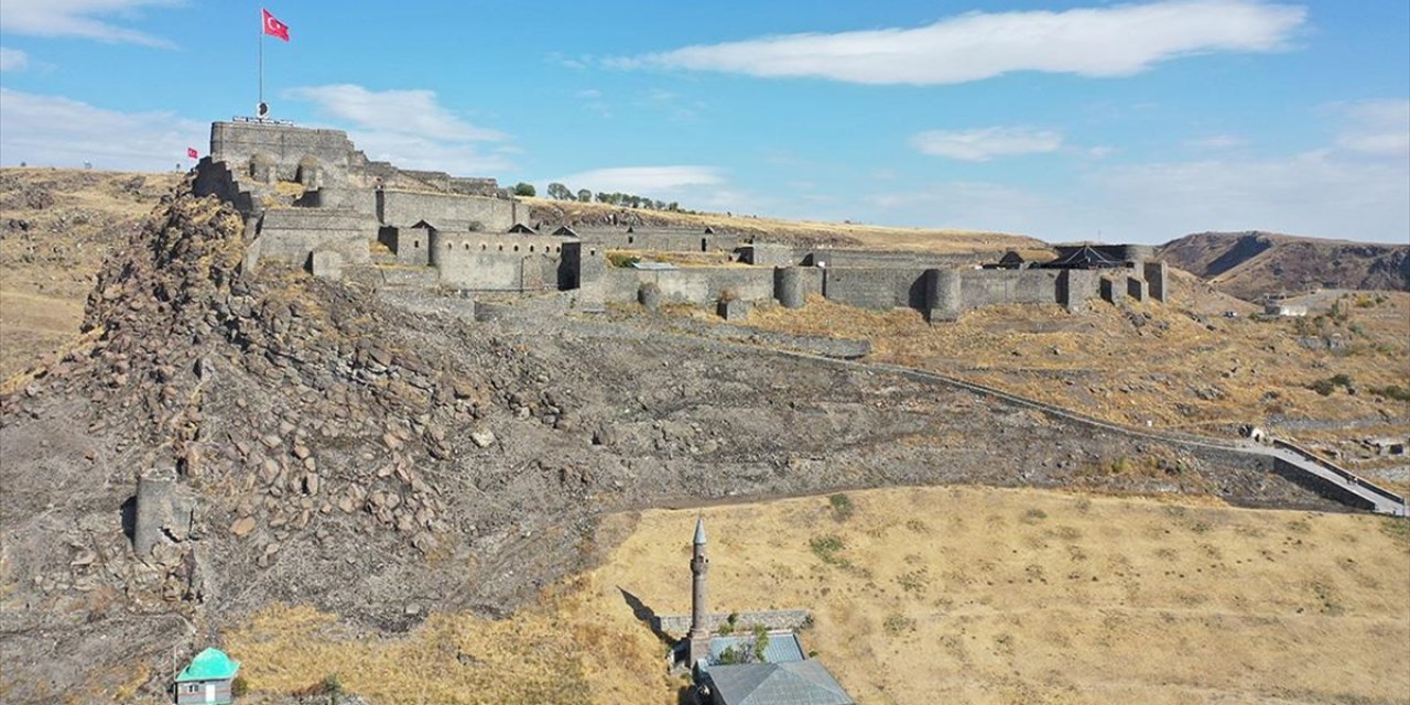 Kars Kalesi İhtişamıyla Bin Yıldır Geçmişin İzlerini Taşıyor