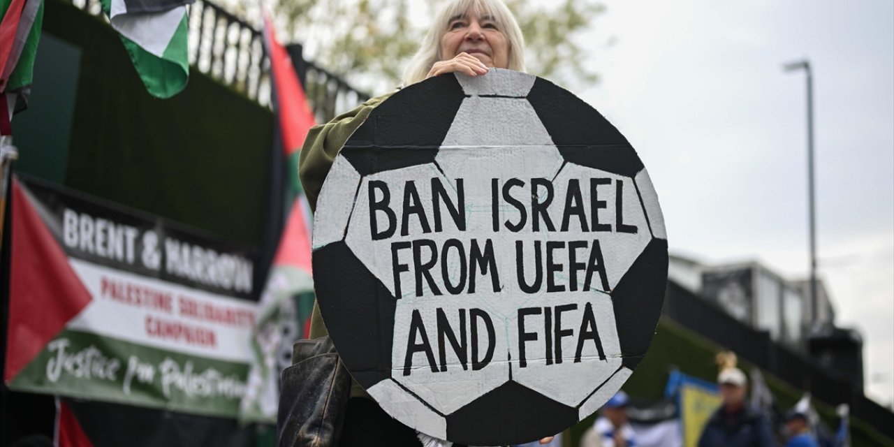 İsrail'in Futboldan Men Edilmesini İsteyen Protestocular Wembley Stadı'na Yürüdü