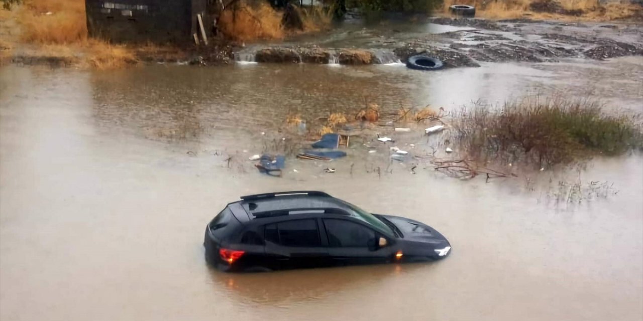 Muğla'da Sağanak ve Fırtına Etkili Oluyor