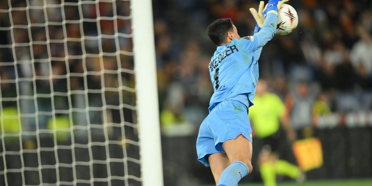 Üst Üste 3 Penaltı Kurtaran Berke Özer, Fransız Ve İtalyan Basınının Manşetlerinde