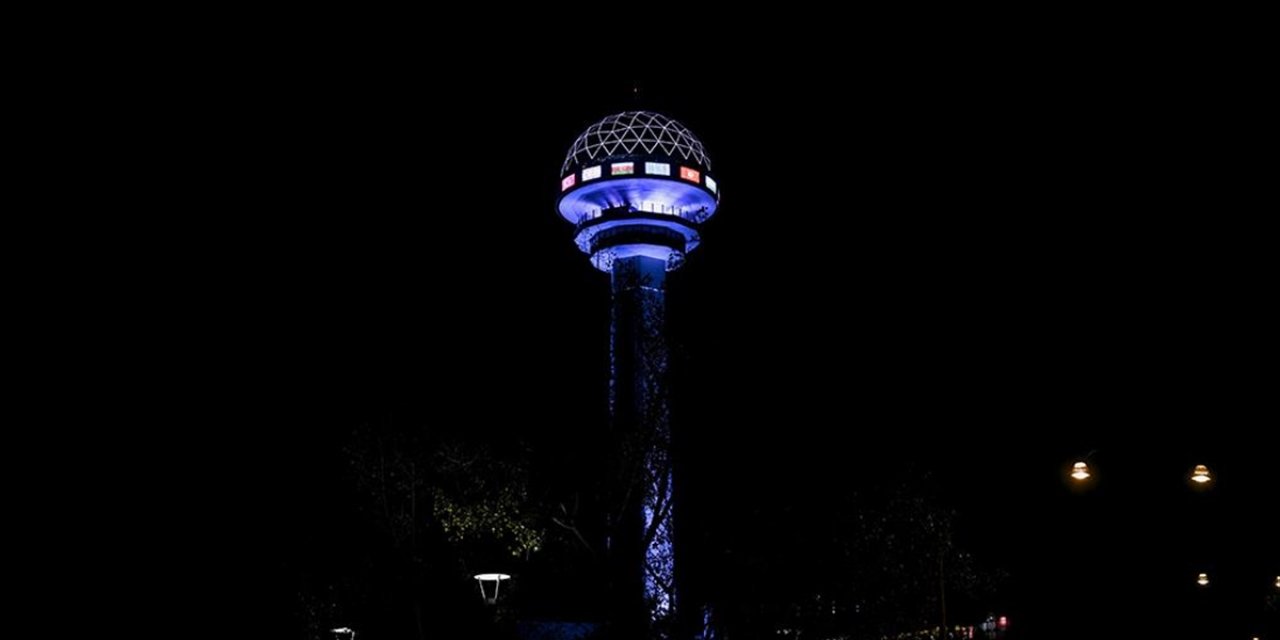 Türk Devletleri İşbirliği Günü'nde İstanbul İle Ankara'daki Bazı Köprü ve Binalar Turkuaz Renge Büründü
