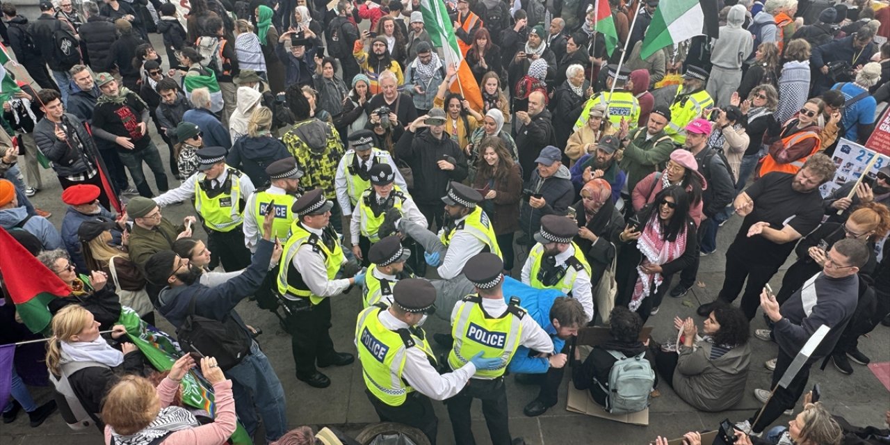 İngiltere'de Yasaklı Palestine Action Grubuna Destek Eyleminde 355 Kişi Gözaltına Alındı