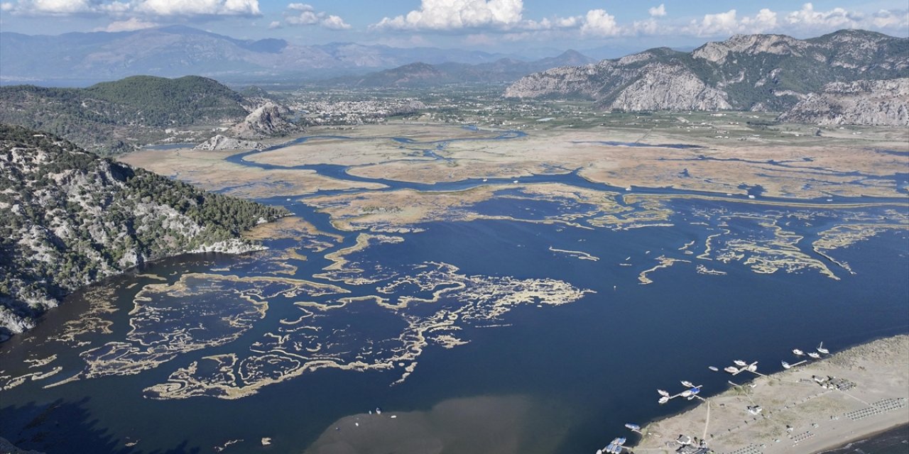 Havadan Görünümüyle Labirenti Andıran Dalyan Kanalı, Ekimde de Turist Çekiyor
