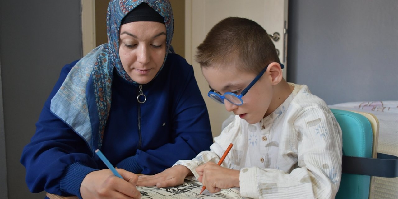 Öğretmenliği Bırakan Anne Kendisini Serebral Palsili Oğluna Adadı