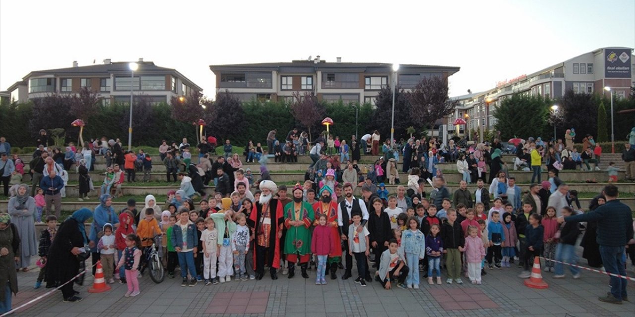 Geleneksel Karakterleri Canlandıran İmamlar Çocuklara Milli ve Manevi Değerleri Tiyatroyla Anlatıyor