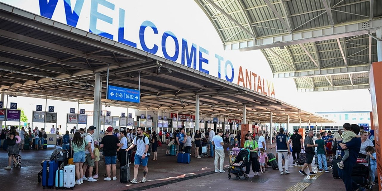 Antalya'ya Yılın 9 Ayında Gelen Turist Sayısı 14 Milyonu Aştı