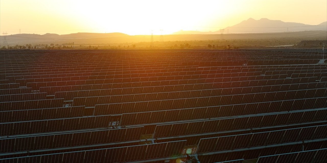 Dünyada Yenilenebilir Enerji Kapasitesindeki Güçlü Büyümeye Güneş Liderlik Ediyor