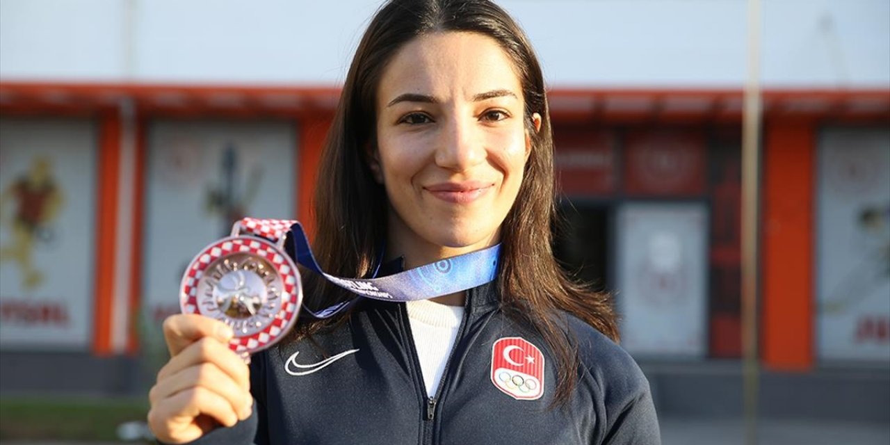 Sakatlanmasına Rağmen Pes Etmeyen Milli Güreşçi Evin'in Madalya Kazandıran Azmi