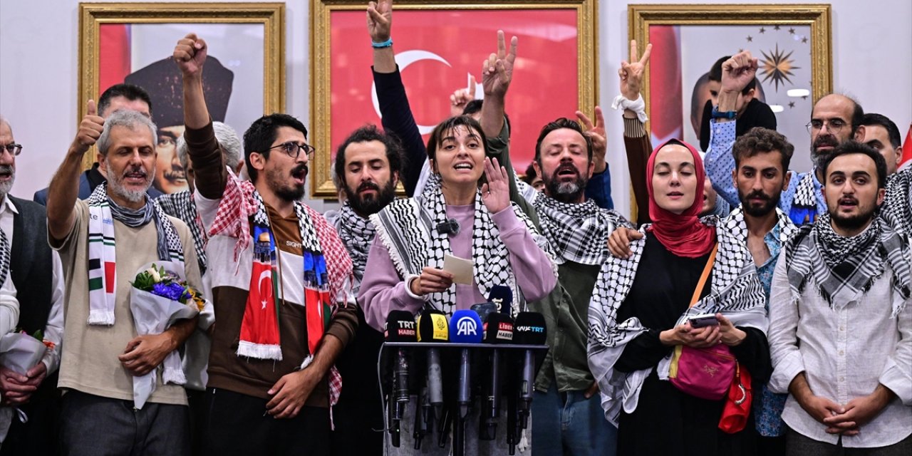 İsrail'in Alıkoyduğu Aktivist Sümeyye Sena Polat Annesine Kavuştu