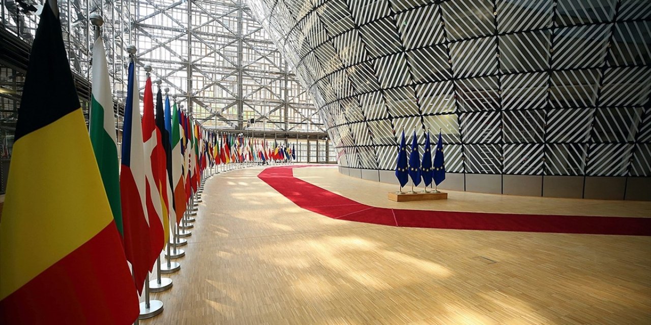 AB Ülkeleri, Avrupa'yı Yeniden Silahlandırma Programını Onayladı