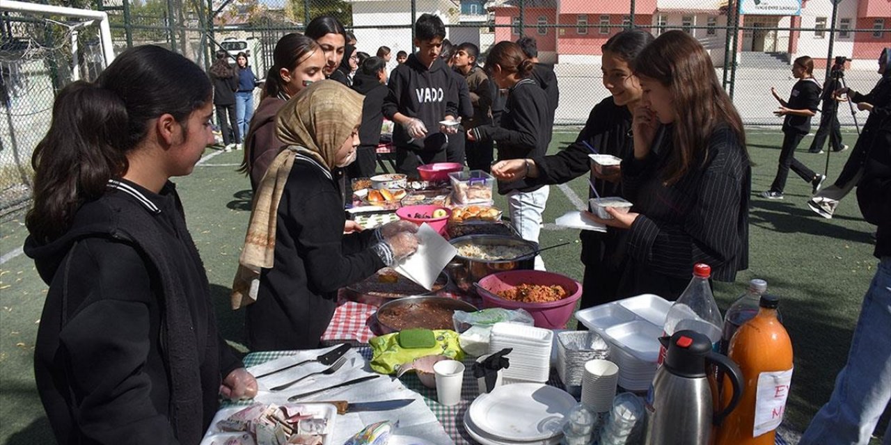 Van'daki Okullarda "Kardeşlik Kermesleri" İle Filistin İçin Yardım Seferberliği Başlatıldı